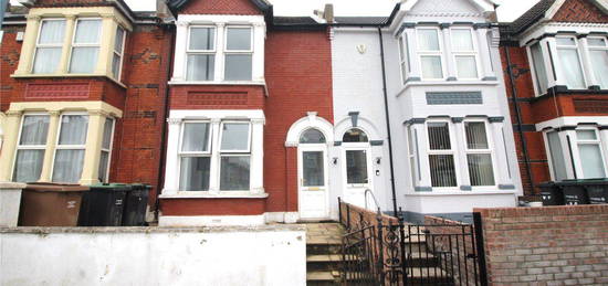 Terraced house to rent in Pelham Road, Gravesend DA11