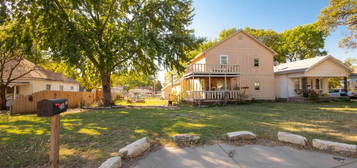 704 E Lincoln Ave, Wellington, KS 67152