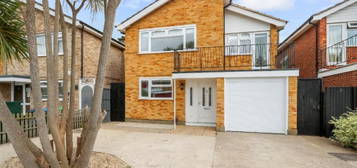 4 bedroom detached house to rent