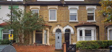 Flat to rent in Wragby Road, London E11