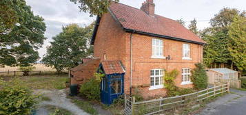 3 bed semi-detached house for sale