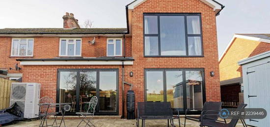 4 bedroom semi-detached house