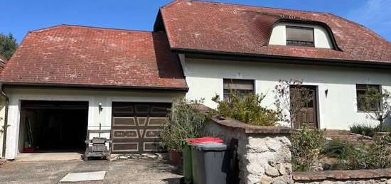 Einfamilienhaus, unterkellert mit Doppelgarage und Garten