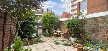 End terrace house for sale in Haberdasher Street, London N1