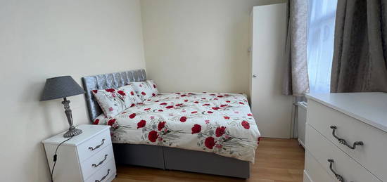 2 bed flat to rent