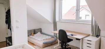 Hochwertige 3 Zimmer-Wohnung mit 2 Stellplätzen und Balkon