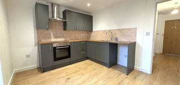 Flat to rent in Castilian Street, Northampton, Northamptonshire NN1