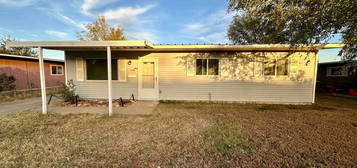 1106 11th Ave, Dodge City, KS 67801