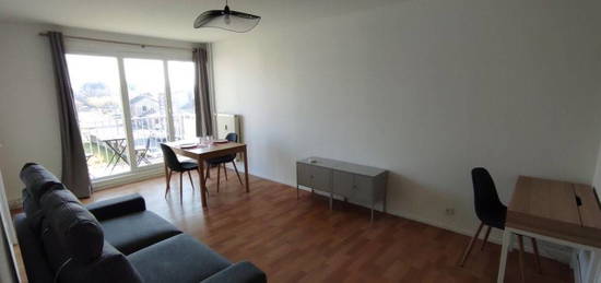 Studio meublé  à louer, 1 pièce, 32 m², Étage 3/–