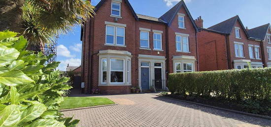 5 bedroom semi-detached house for sale