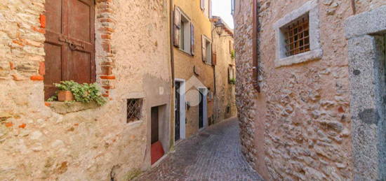 CASA INDIPENDENTE A TREMOSINE