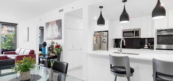 1181, Rue Bishop, apt. 406
                        Montréal (Ville-Marie)