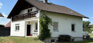 Platz zum Träumen: Haus mit großem Garten