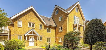 Flat for sale in Thames Close, Hampton TW12