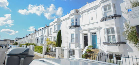 Flat to rent in Osborne Villas, Hove BN3