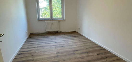 Souterainwohnung, 2-Zimmer, Küche, Diele, Bad, Balkon in Mülheim a.d.Ruhr