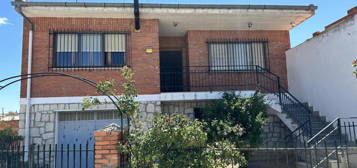 Casa o chalet de alquiler en Camino Río, 15, Nava de la Asunción