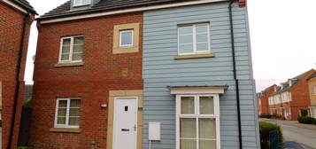 4 bed detached house to rent