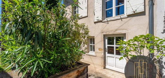 Maison de village avec jardin : Fleurieu sur Saône limite Neuville