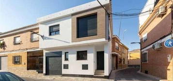 Casa adosada en venta en Calle de Ganivet, Poniente