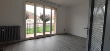 Appartement rénové, immeuble isolé