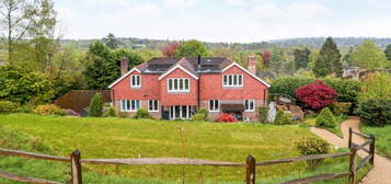 6 bedroom detached house