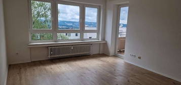 Frisch renovierte, helle 2-Zimmer-Wohnung mit Balkon