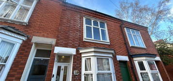 Terraced house to rent in Lorne Road, Leicester LE2