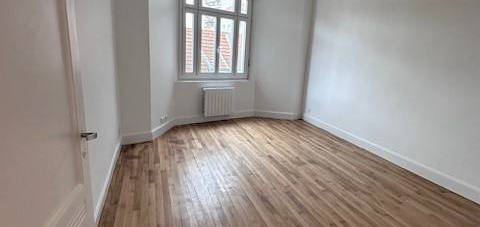 Studio  à louer, 1 pièce, 32 m², Étage 1/2