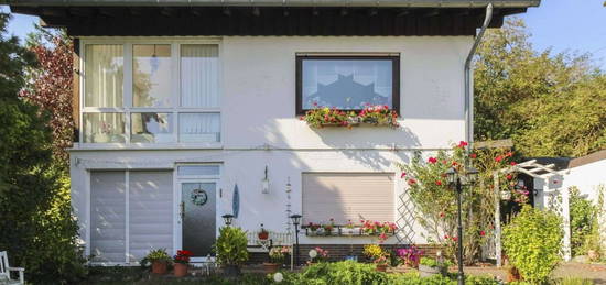 Charmantes Einfamilienhaus mit Einliegerwohnung und Garten Nähe Edersee