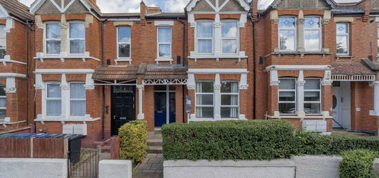 Flat for sale in Algernon Road, London NW4