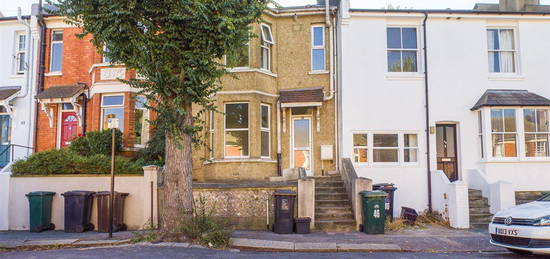 Terraced house to rent in Riley Road, Brighton BN2