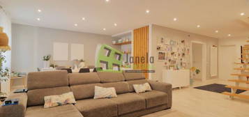 Apartamento duplex T2+1, com garagem, Cascais, Bicesse