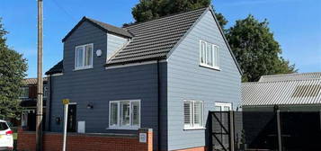 2 bedroom detached house