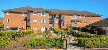 Flat to rent in Clover Court, Church Road, Haywards Heath RH16