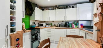 3 bedroom flat for sale