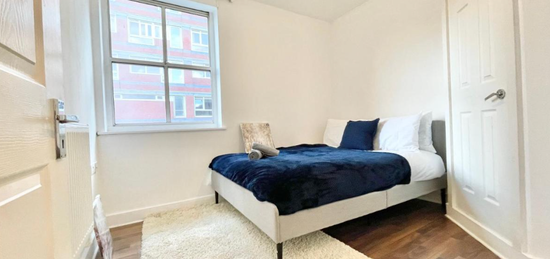 Room to rent in Room 1, Holloway Road, London N7