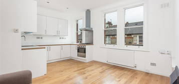 Flat for sale in Gascony Avenue, London NW6