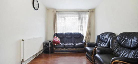 Flat for sale in Aspen Drive, Wembley, Wembley HA0