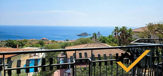 2 Vani Ristrutturato con Vista Mare, Aci Castello