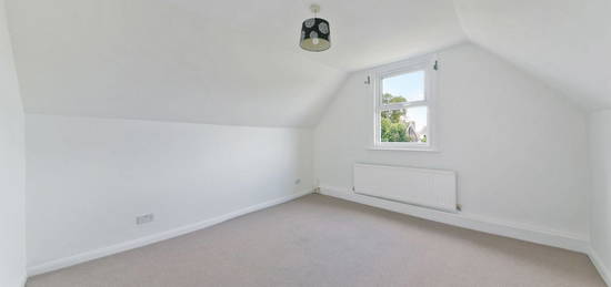 Studio to rent in Clyde Road, Addiscombe, Croydon CR0