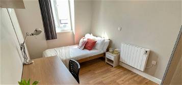 4 bedroom flat to rent