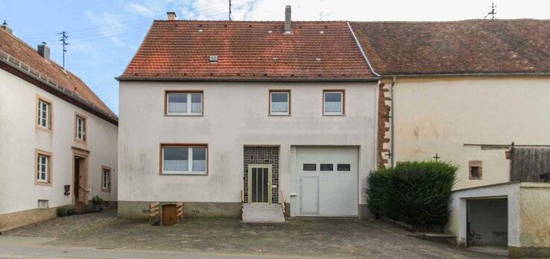 Naturnahes Wohnen inkl. Scheune mit Garten und einer Garage