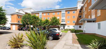 Flat to rent in Felixstowe Court, London E16