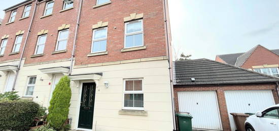 Town house to rent in Woodyard Close, Church Gresley, Swadlincote DE11