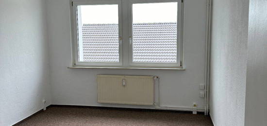 geräumige 2-Raum-Wohnung, Wannenbad mit Fenster, Keller und Stellpl. mgl.