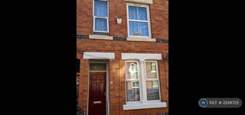 2 bedroom terraced house