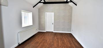 Bungalow to rent in Lower Road, Cookham, Maidenhead SL6