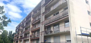 Appartement à rafraichir de 74 m2 avec 2 garages fermés