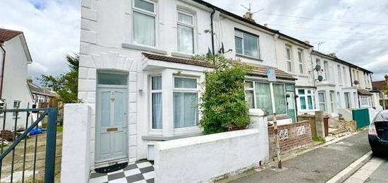 End terrace house to rent in Regent Road, Gillingham ME7